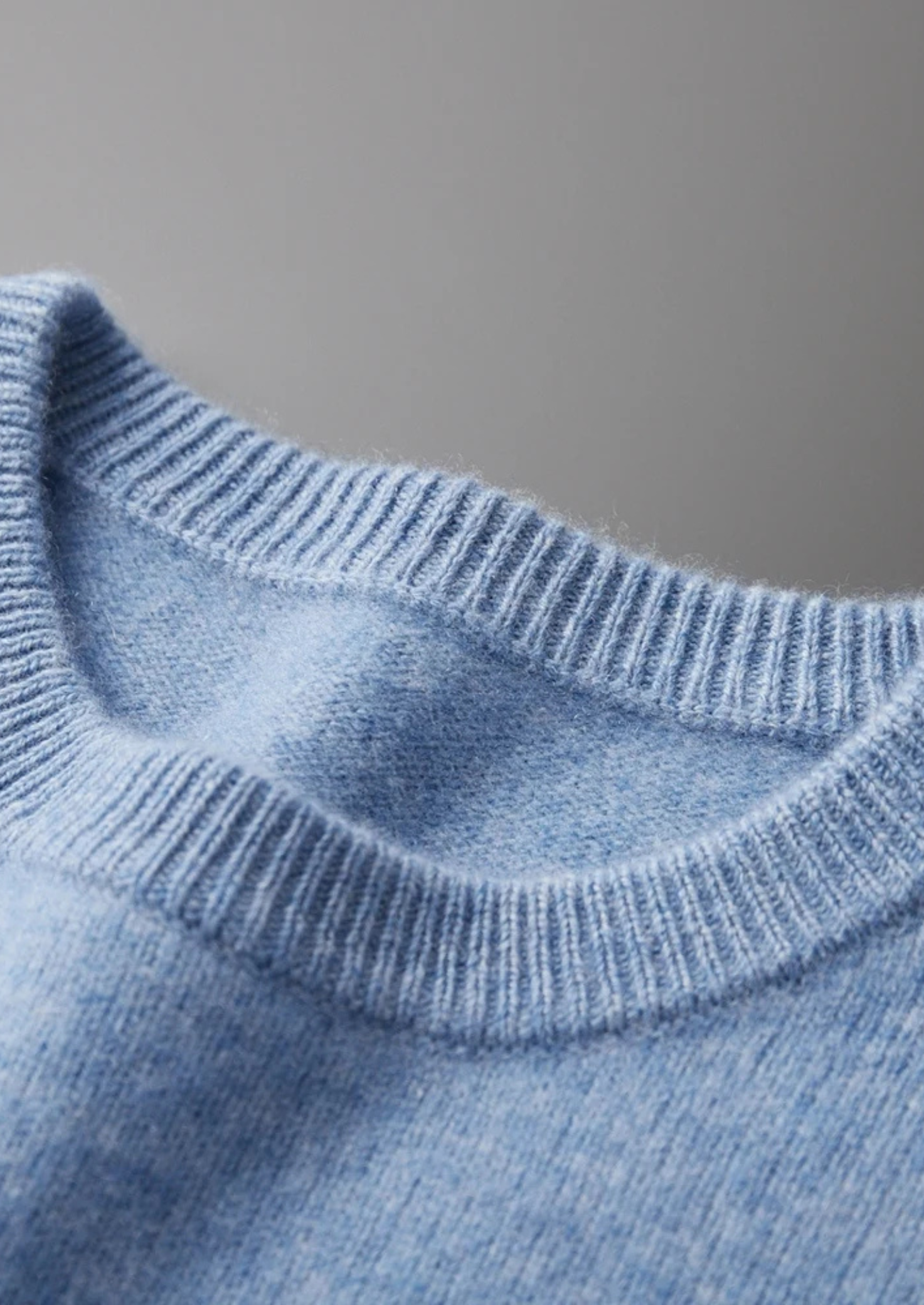 PURE EXTRA-FINE MERINO WOOL CLASSIC CREWNECK