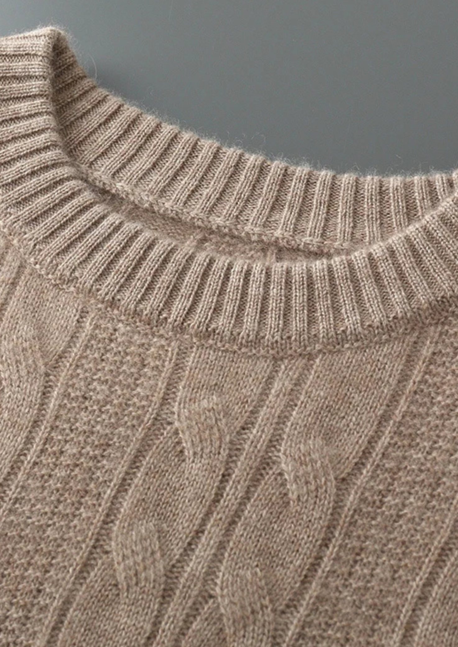 PURE EXTRA-FINE MERINO WOOL CABLE CREWNECK