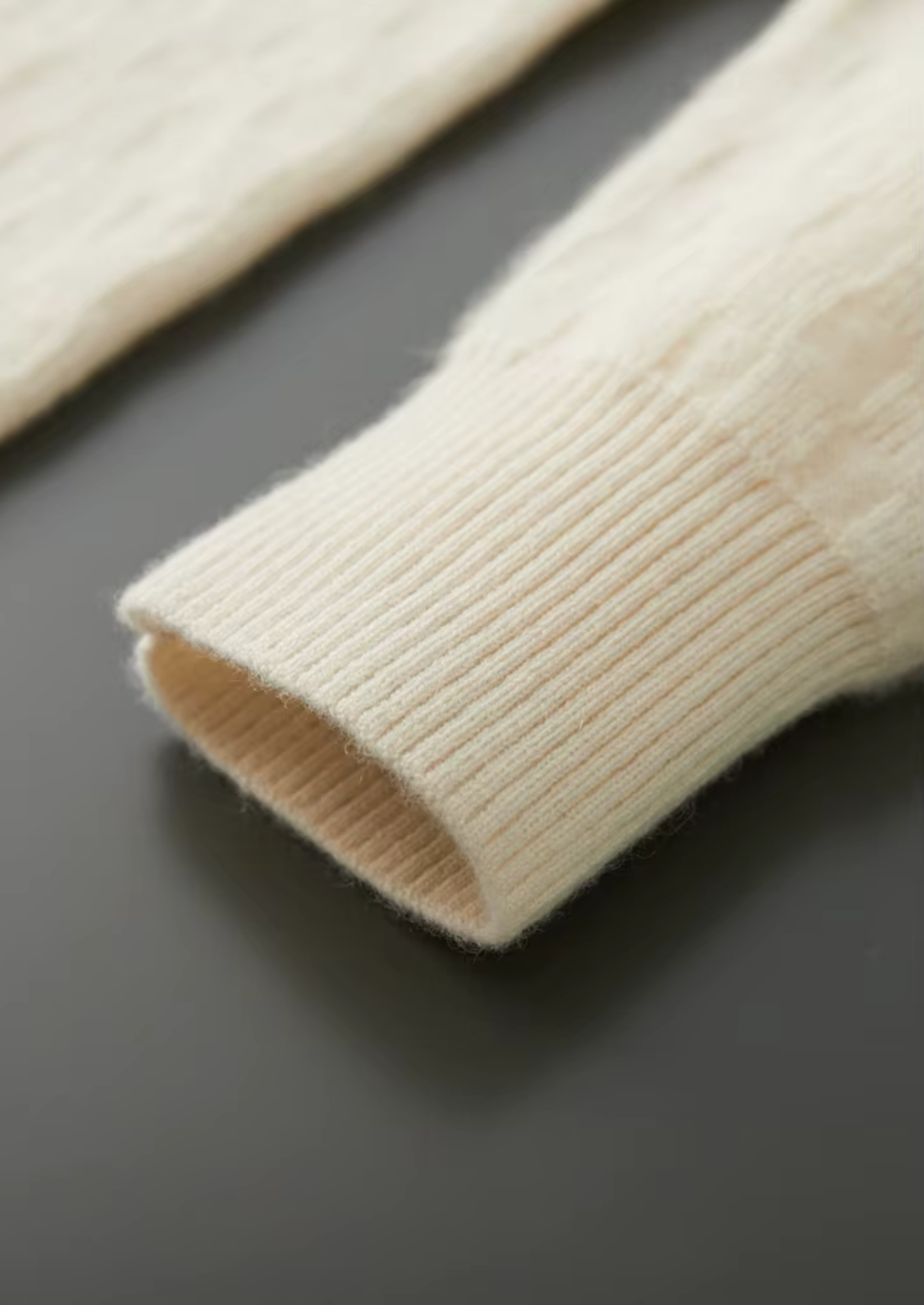 PREMIUM CASHMERE TEXTURED CREWNECK